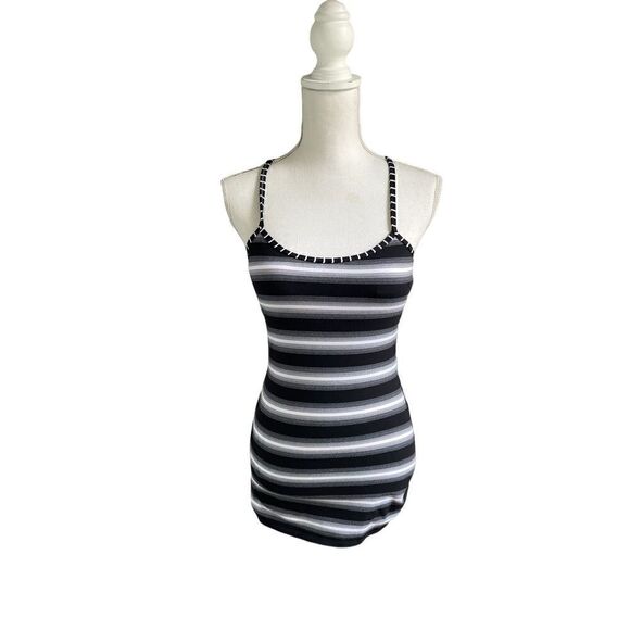 Lululemon Power Y Athletic Padded Tank Black White Stripe Size 6 - Picture 1 of 11
